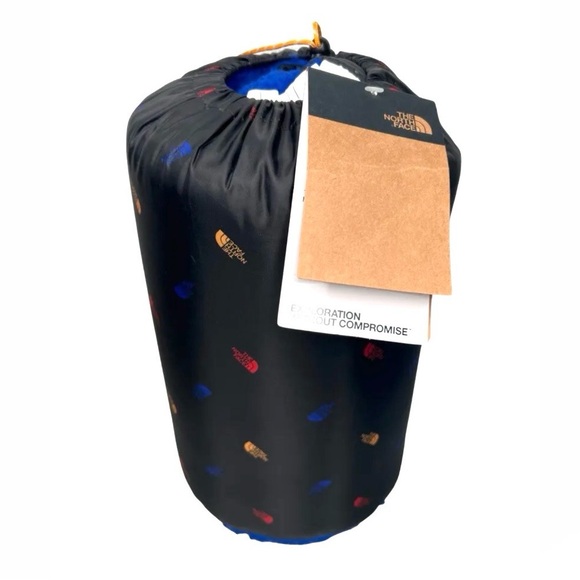 The North Face AOP Fuzzy Blanket - Picture 7 of 8